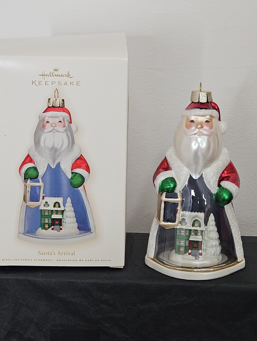 Hallmark Keepsake Ornament: 2009 Santa's Arrival Glass Christmas Ornament